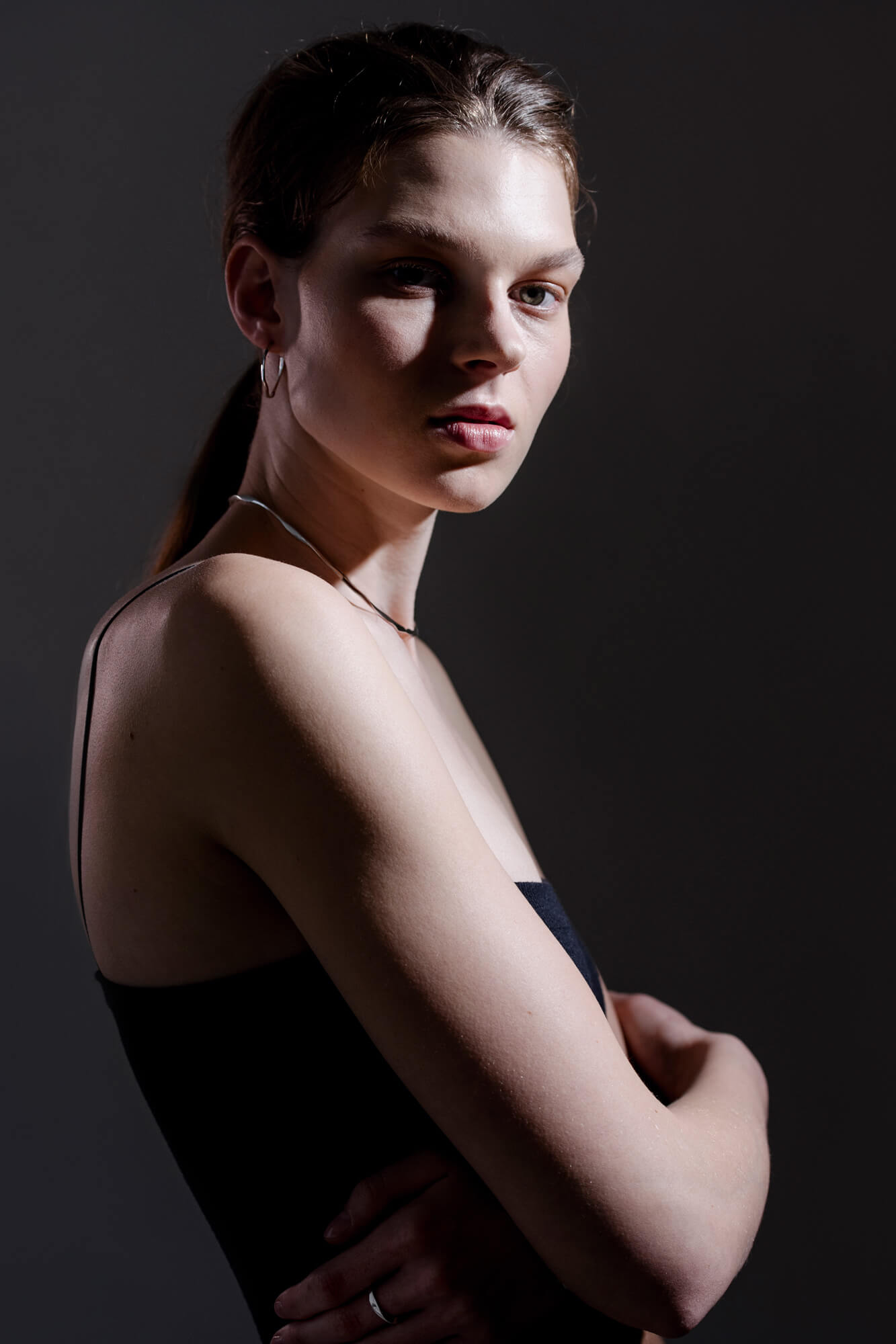 Hand-forged silver necklace no 13 and earring No 21 by Johanna Gauder. Sustainable fine jewelry made in Berlin.