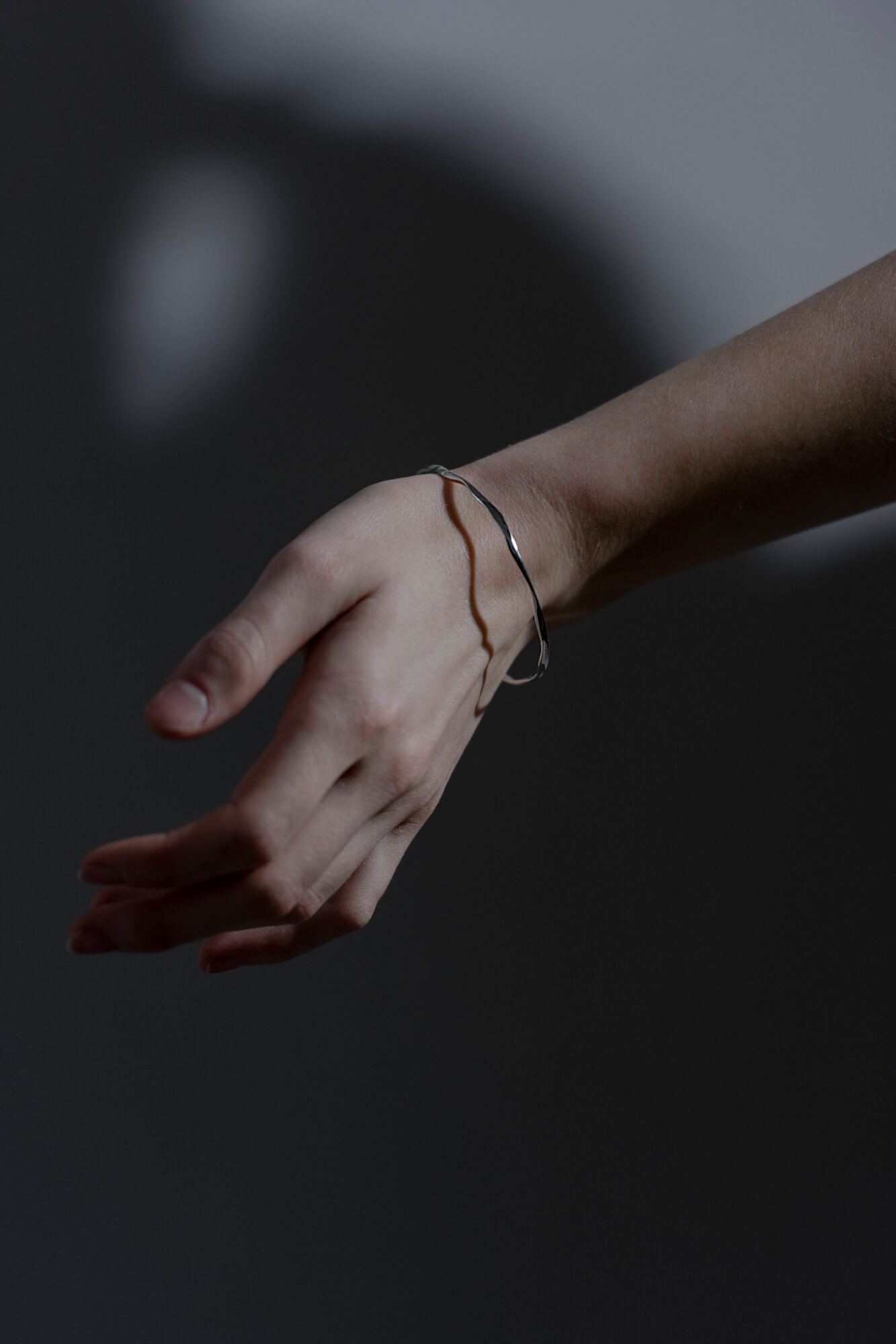 Hand-forged silver bracelet No 9 by Johanna Gauder. Sustainable Jewelry made in Berlin.